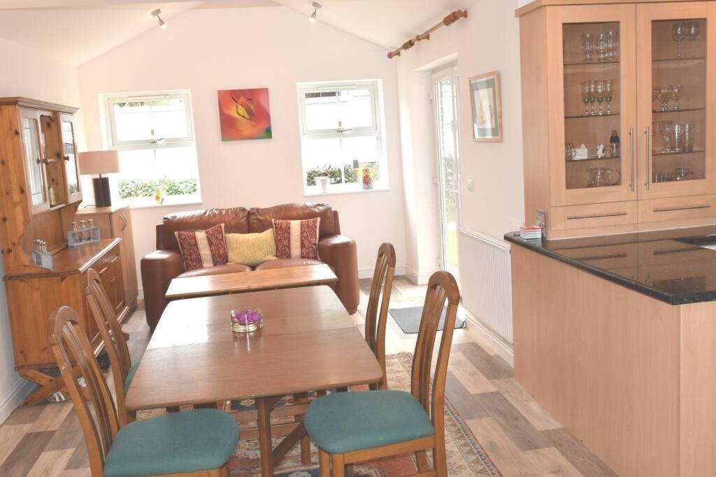 Dee View Villa Holywell  Exterior foto